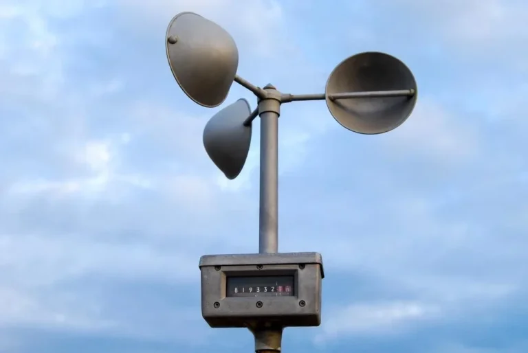 The Working Principle and Functions of an Anemometer
